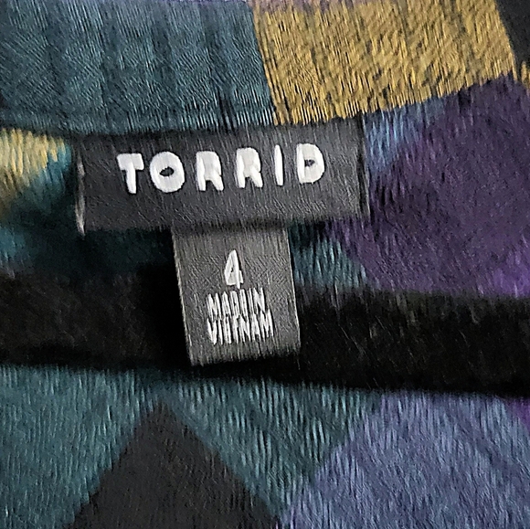 Torrid - Women's Plaid Flutter Sleeves Button Up Top- Size 4 - Picture 3 of 4